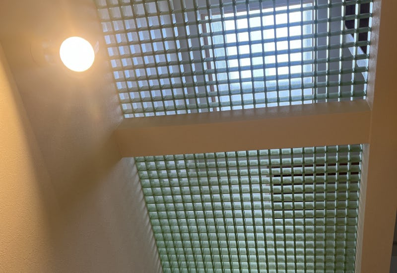 床材の設置にFRPグレーチング(マス目40ミリ角、83ミリ角)取付金具「40H-5」を使用した事例