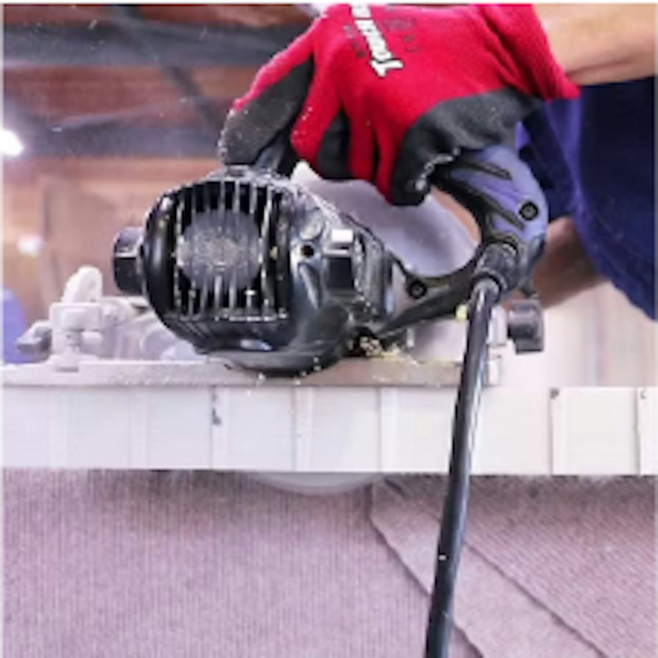 FRPグレーチングの切断を横から見た状態⑶