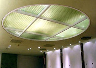 天井の間接照明としてFRPグレーチングを使用した事例